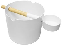 KOLO seau et louche de sauna blancs, aluminium et bambou.