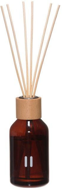 Parfum d&rsquo;int&eacute;rieur Rento Baies Arctiques, flacon de 100 ml et b&acirc;tonnets parfum&eacute;s.