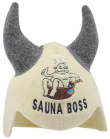 Bonnet de sauna et de bain &agrave; remous beige avec un homme qui se baigne, le texte &laquo; Sauna boss &raquo; et des cornes grises.