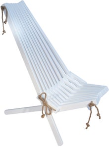 EcoFurn EcoChaise en bouleau peint en blanc.