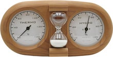 Thermom&egrave;tre, hygrom&egrave;tre et sablier de sauna combin&eacute;s Saunia en bois thermotrait&eacute;.